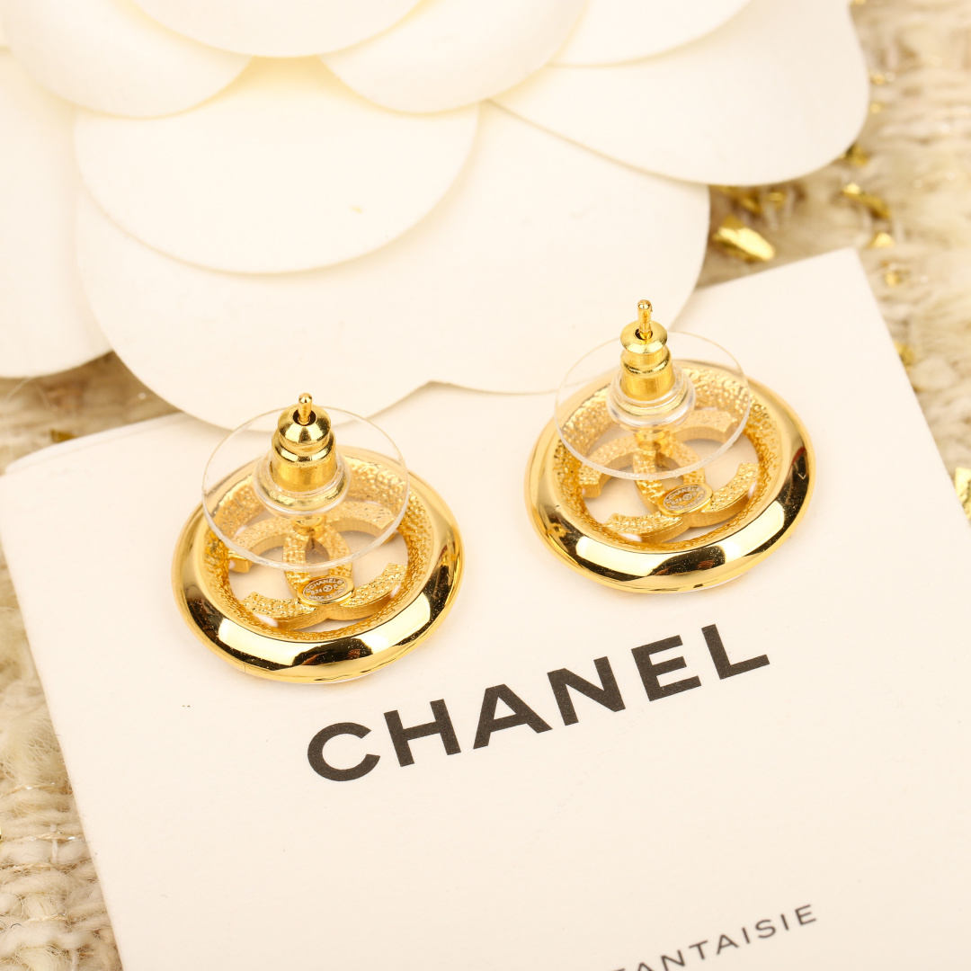 Chanel 24P black and white double C earrings - cnluxepick