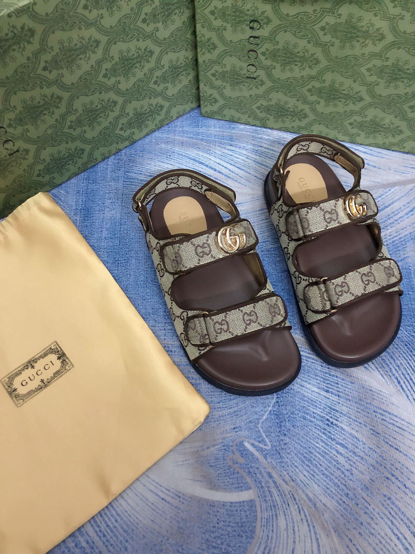 Gucci Print Velcro Sandals - cnluxepick