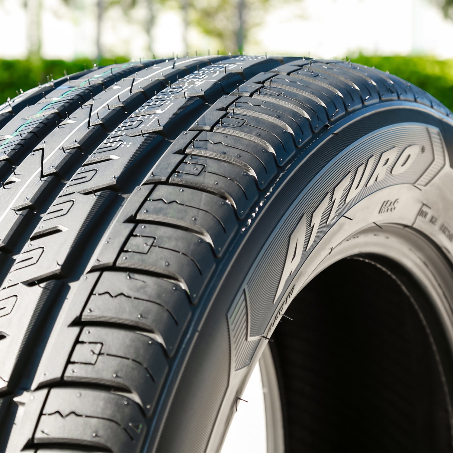 Set of 4 (quad) 265/50R20 112V XL full season tires suitable for: 2014-15 Jeep Grand Cherokee Summit, 2019-20 Jeep Grand Cherokee Limited X