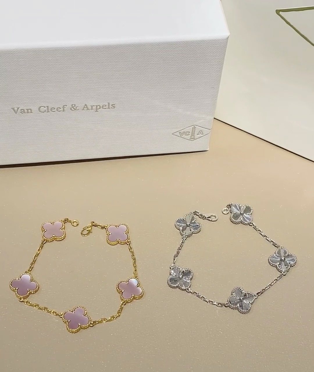 Van Cleef & Arpels five-flowered pink mother-of-pearl bracelet - cnluxepick