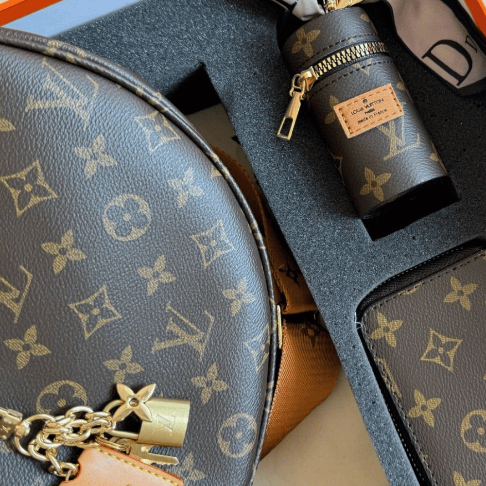 Louis Vuitton Looping Monogram 11.8 Inches M12939
