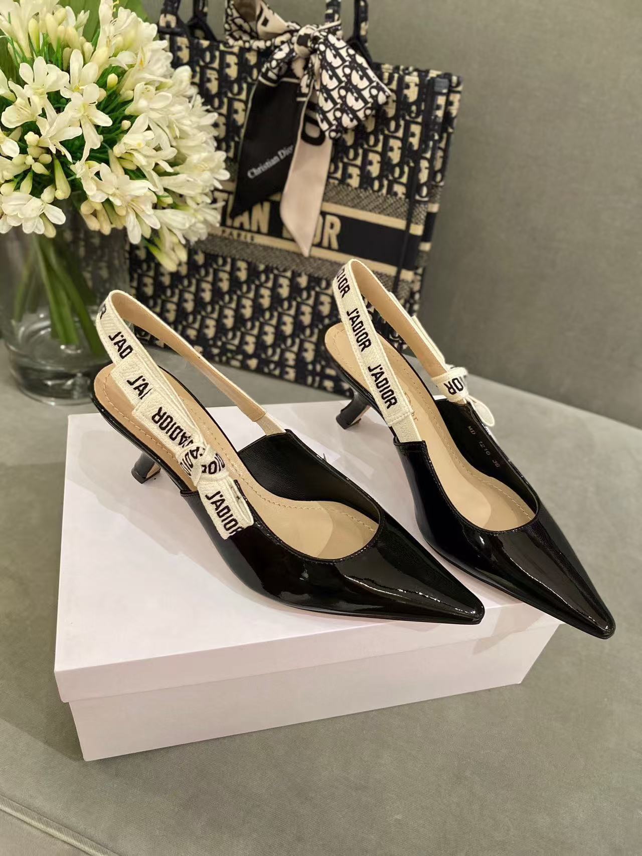 DIOR patent leather slippers - cnluxepick
