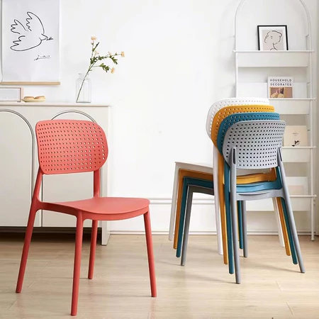 Nordic Plastic Chair Dining Chair Elegant Chair PP Material Modern Style Stackable Dining Chair Plastic Chair Bedroom