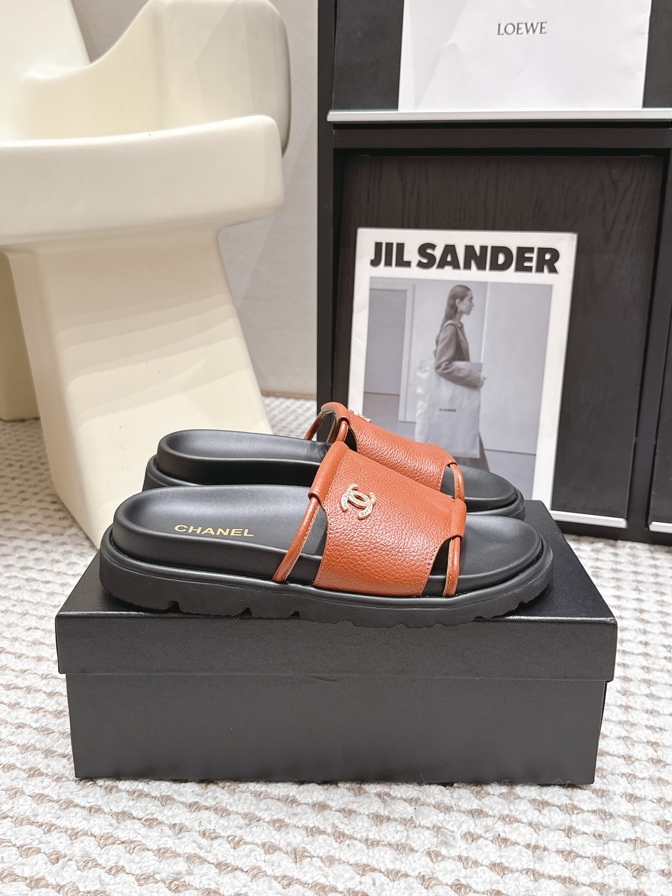 Chanel's new summer sandals - cnluxepick