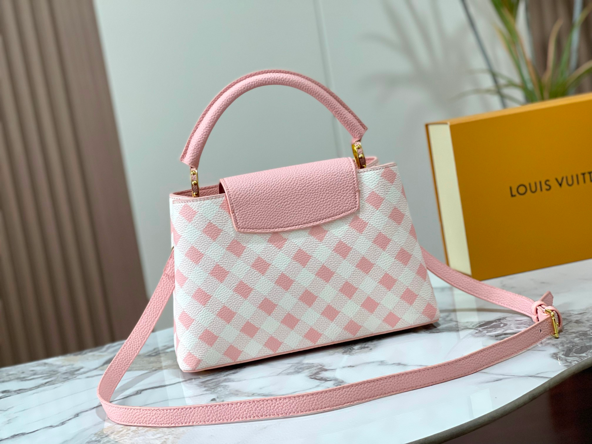 Louis Vuitton Capucines Pink 32Cm M20717