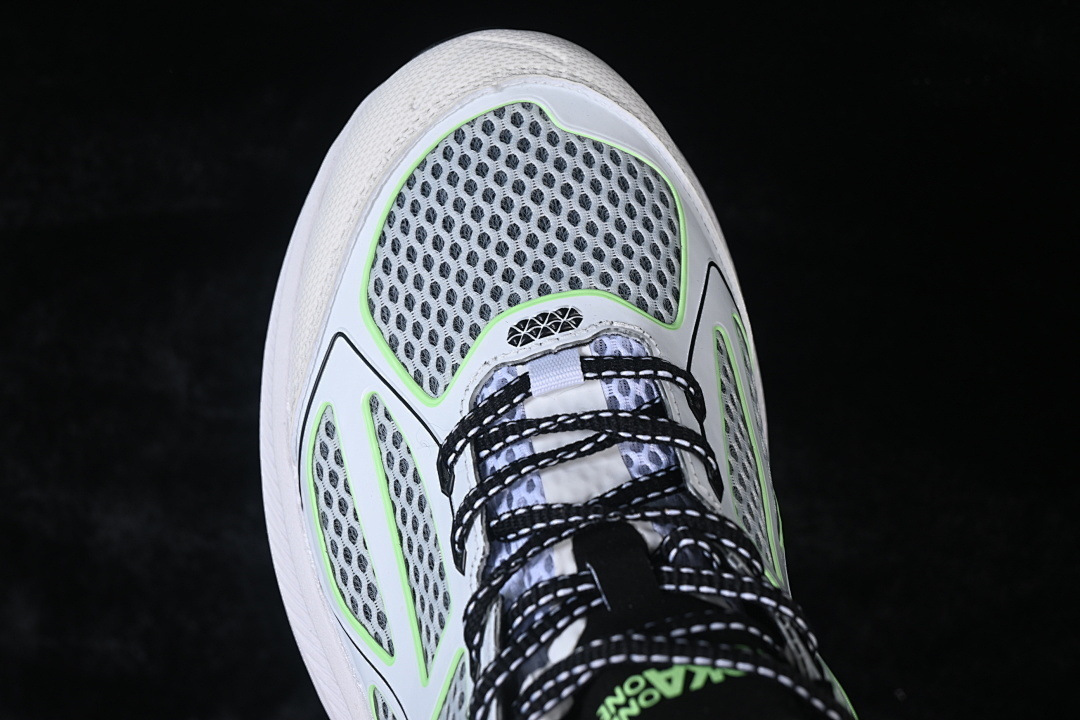 HOKA One One Clifton One 9