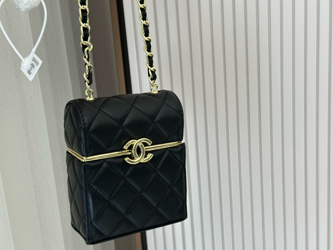 Chanel lipstick bag and coin purse - cnluxepick