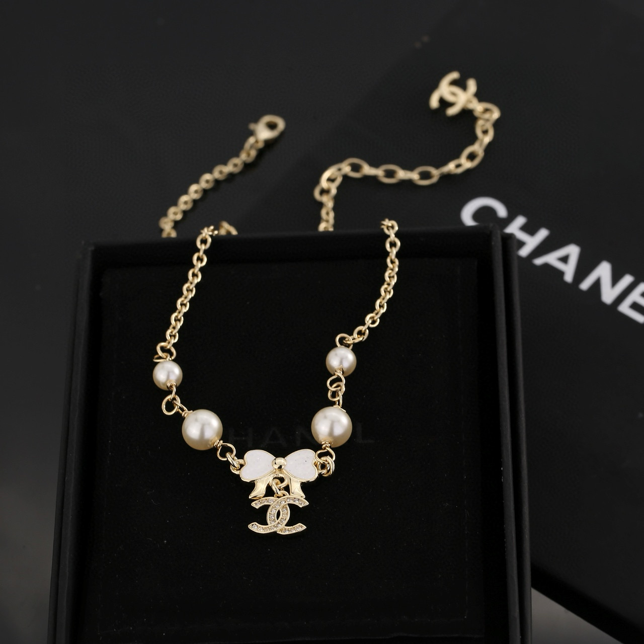 Chanel's new bow necklace - cnluxepick