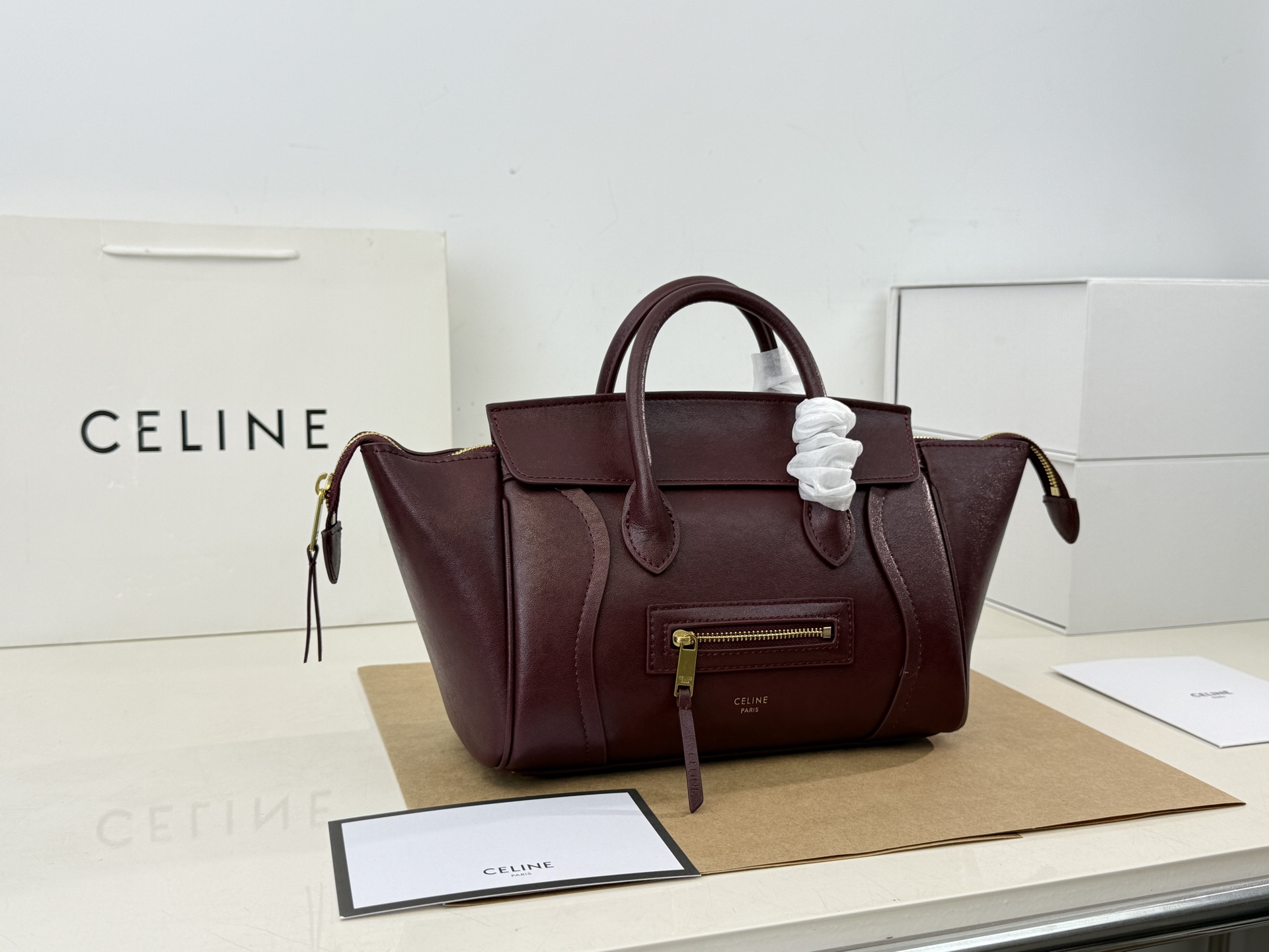CELINE New Luggage Sandcastle-Colored Smiley Face Bag - cnluxepick