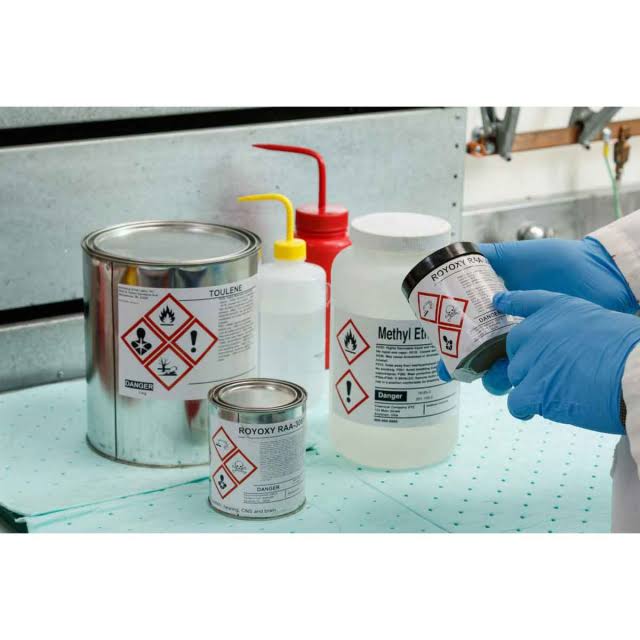 Brady, B30-262-569-CLP4B, B30 Series GHS Polyester Labels