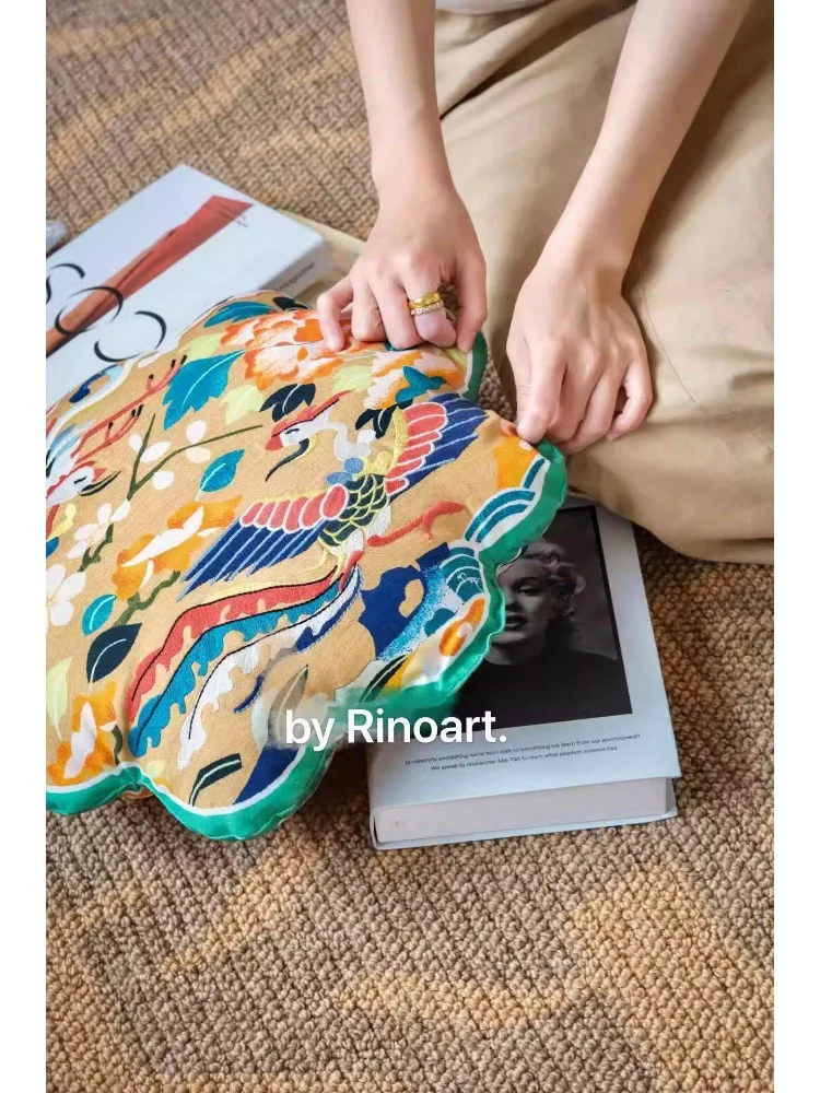 BD057 - Oriental Phoenix Chirping Embroidered Cushion: Vintage Elegance