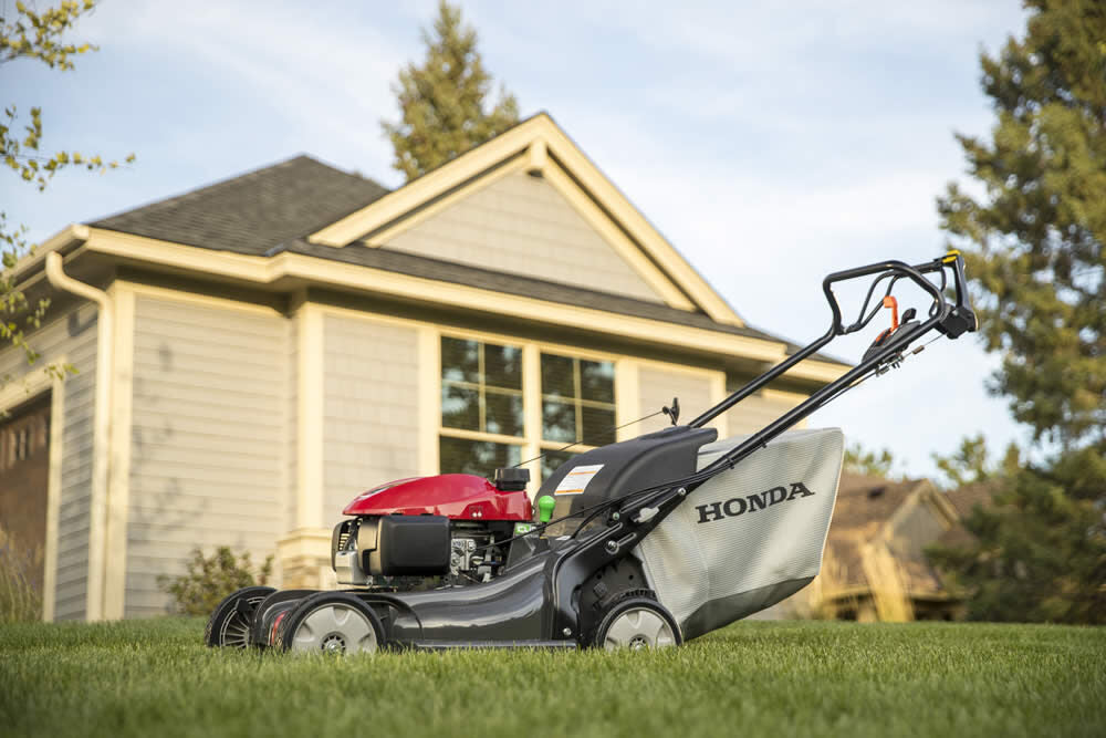 HONDA 21 In. Nexite Deck Self Propelled 4-in-1 Versamow Hydrostatic Lawn Mower with GCV200 Engine Auto Choke and Roto-stop HRX217HYA
