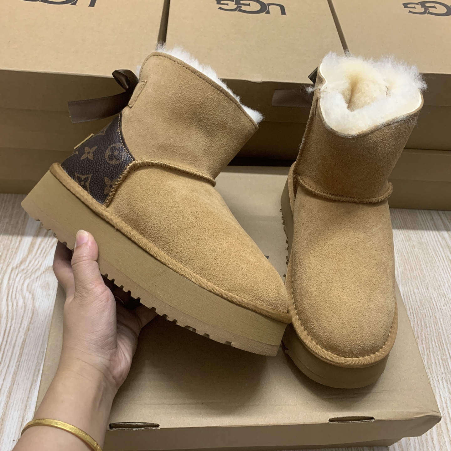 UGG Snow Boots - cnluxepick