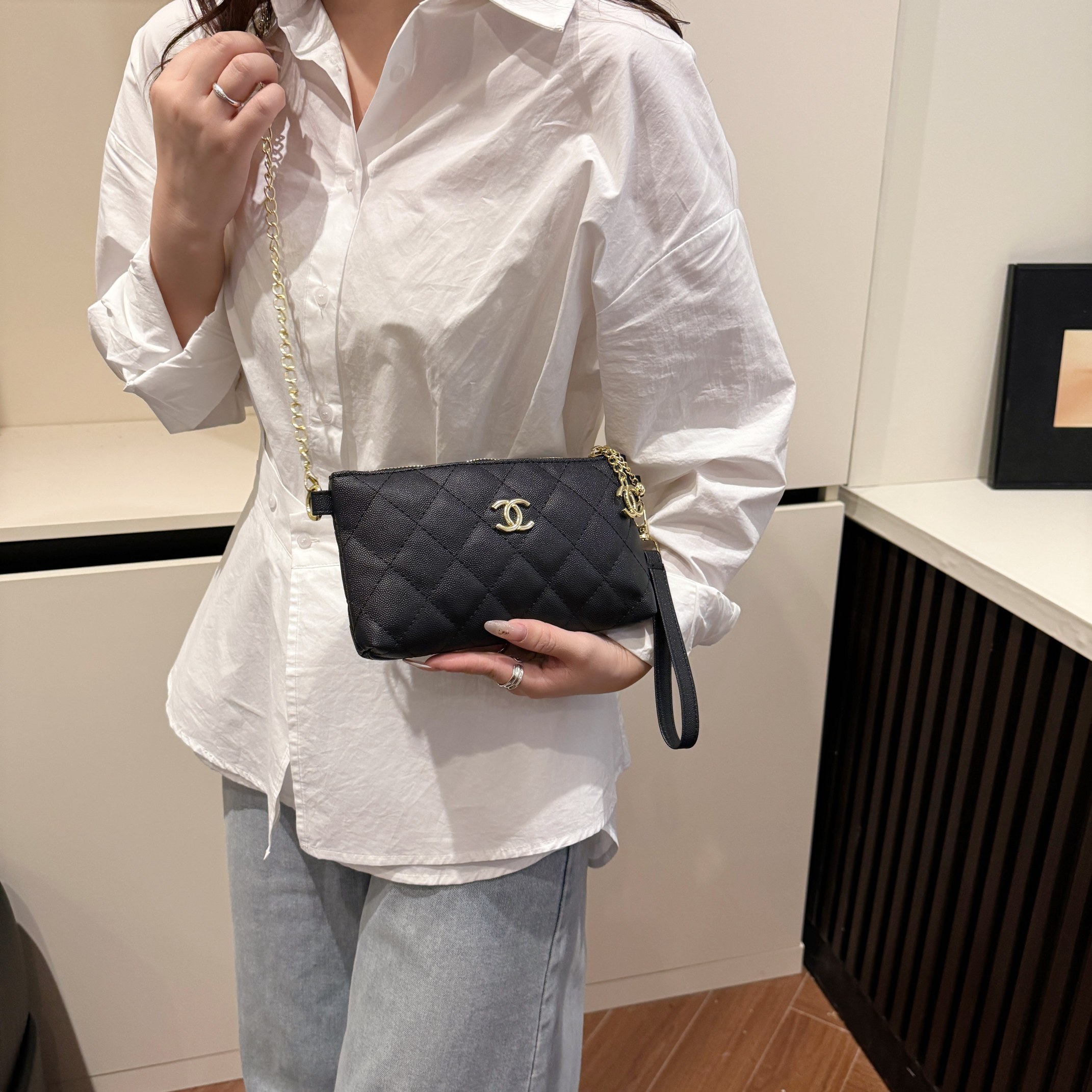 Chanel women's classic clutch bag - cnluxepick
