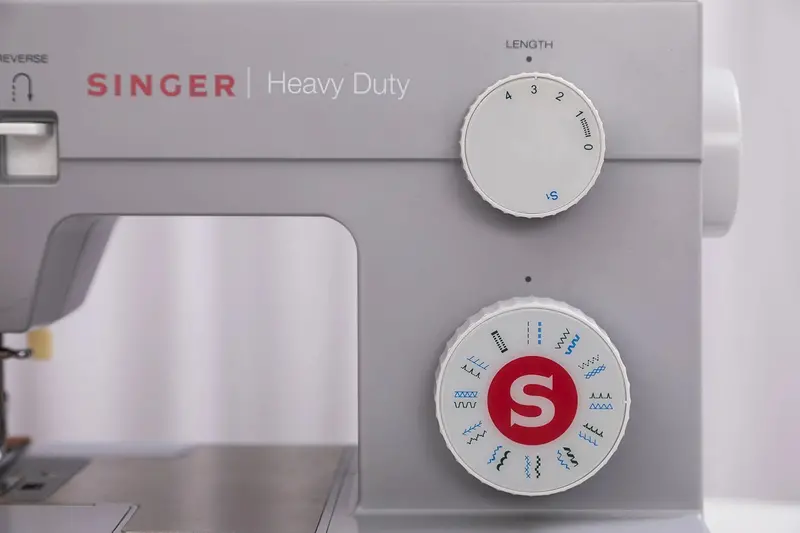 SINGER Heavy-Duty 4423 Mechanical Sewing Machine