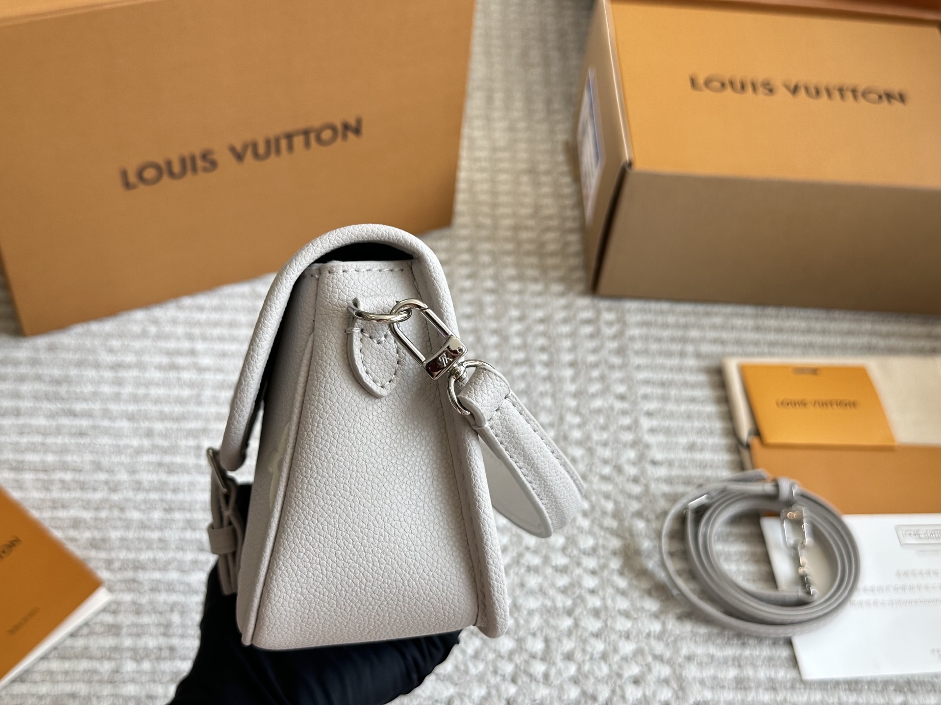 LV Diane Baguette Handbag - cnluxepick