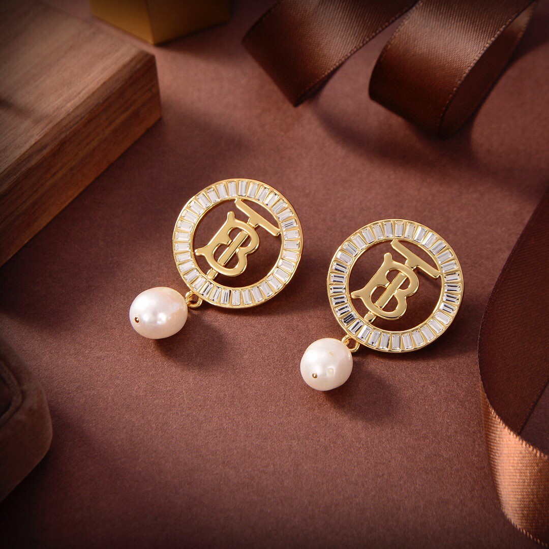Burberry Hoop Natural Freshwater Pearl Letter Earrings - cnluxepick
