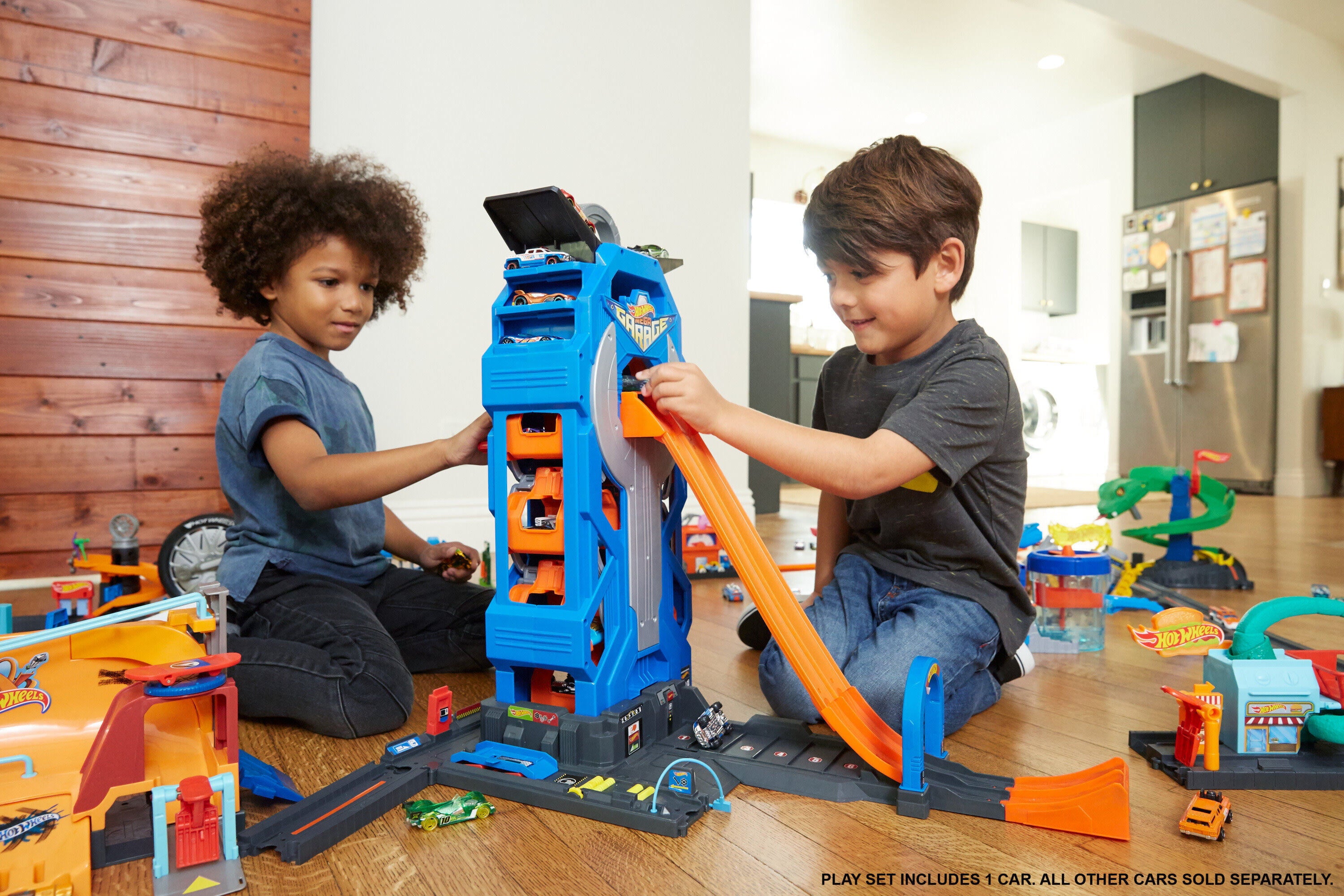 Hot Wheels Mega Garage Toy Car Track and Playset, Stores 35+ 1:64 Scale Vehicles