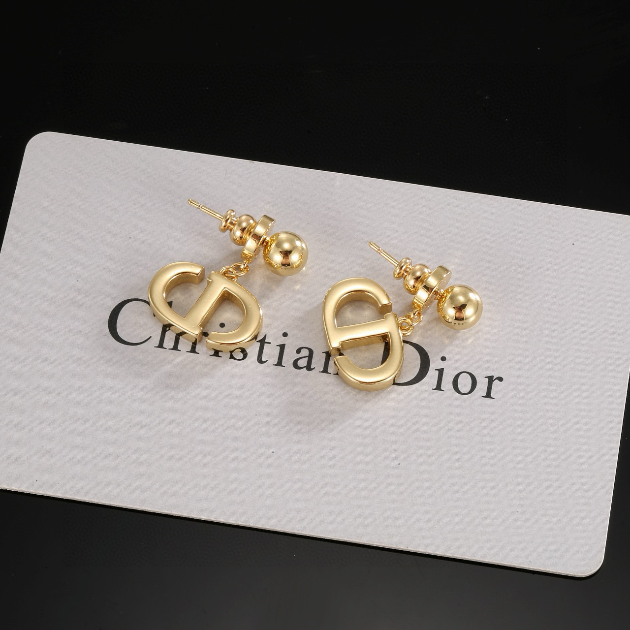Dior letter earrings - cnluxepick