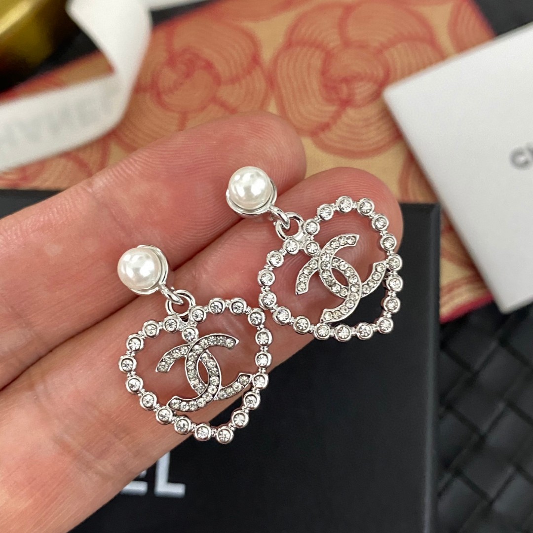 Chanel hollow heart pearl letter earrings - cnluxepick
