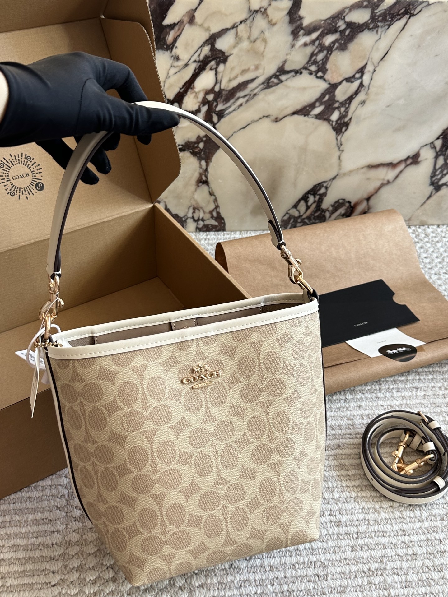 Coach's new bucket bag - cnluxepick