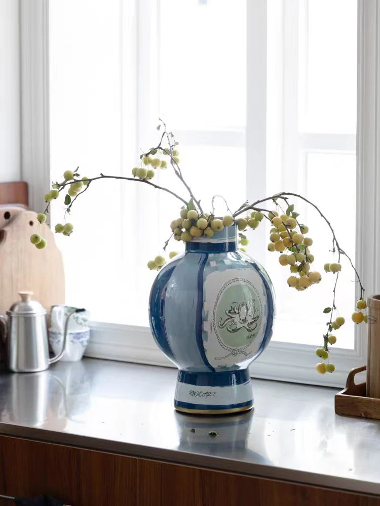 DC131 - Home Decor ITALY. Antique Blue and White Porcelain 