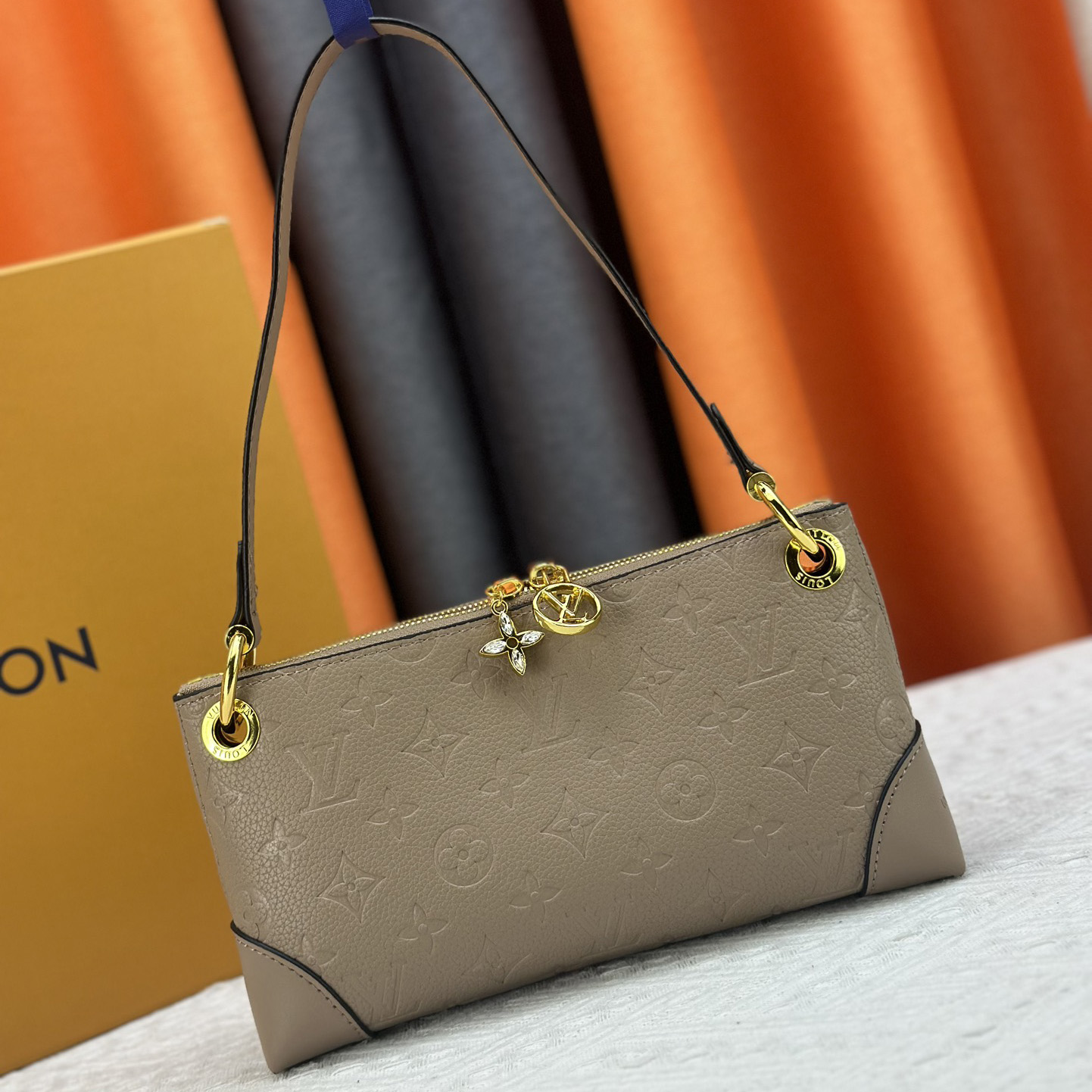 LV armpit shoulder bag - cnluxepick