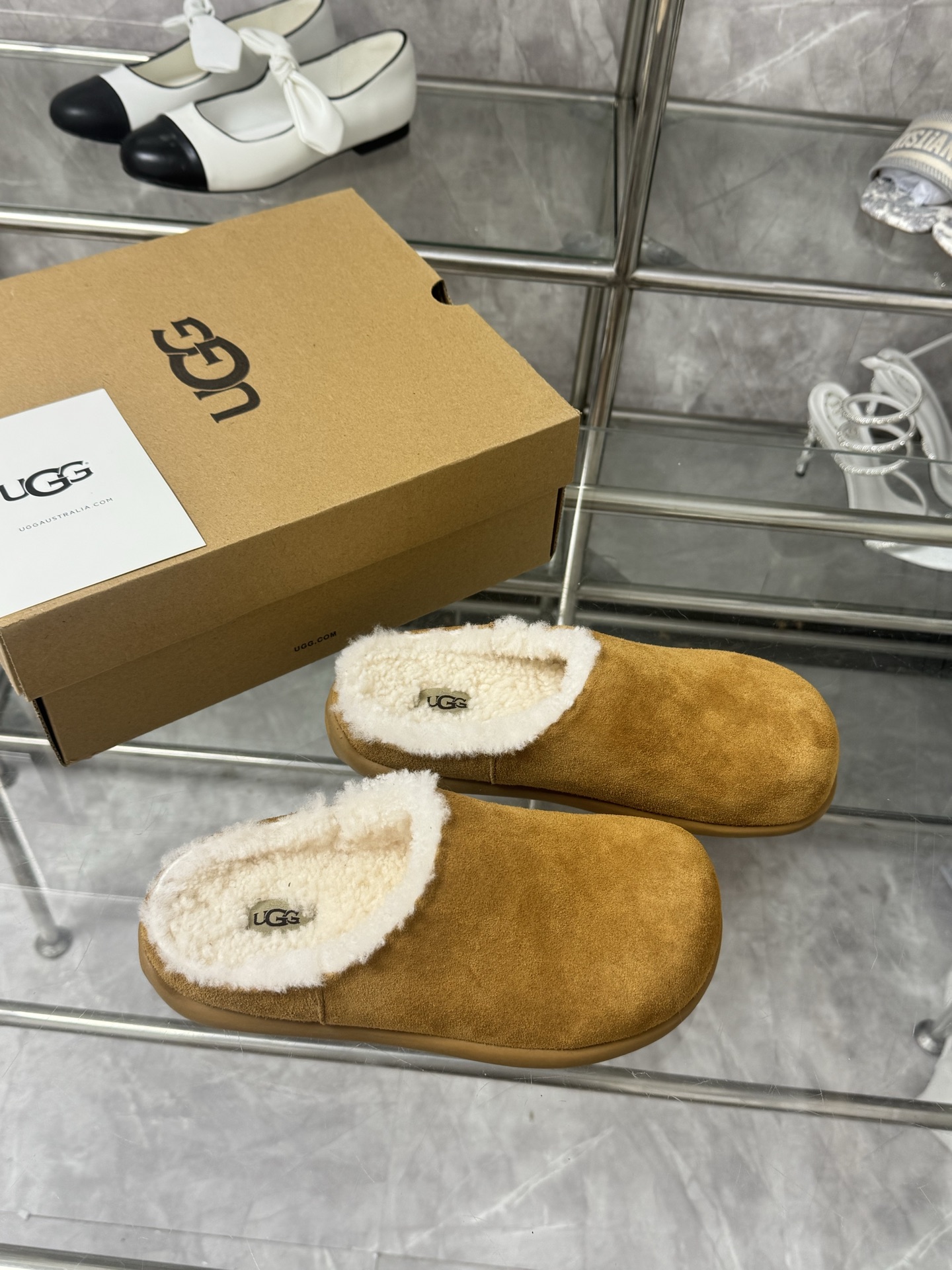 UGG antelope brown slippers - cnluxepick