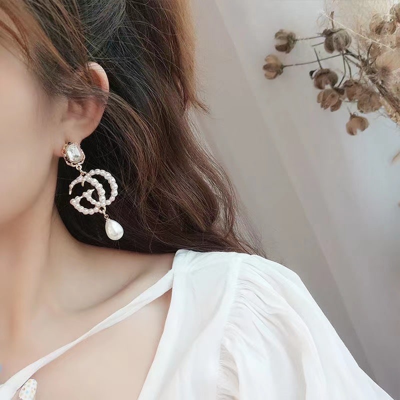Gucci Pearl Gg Drop Earrings In Gold