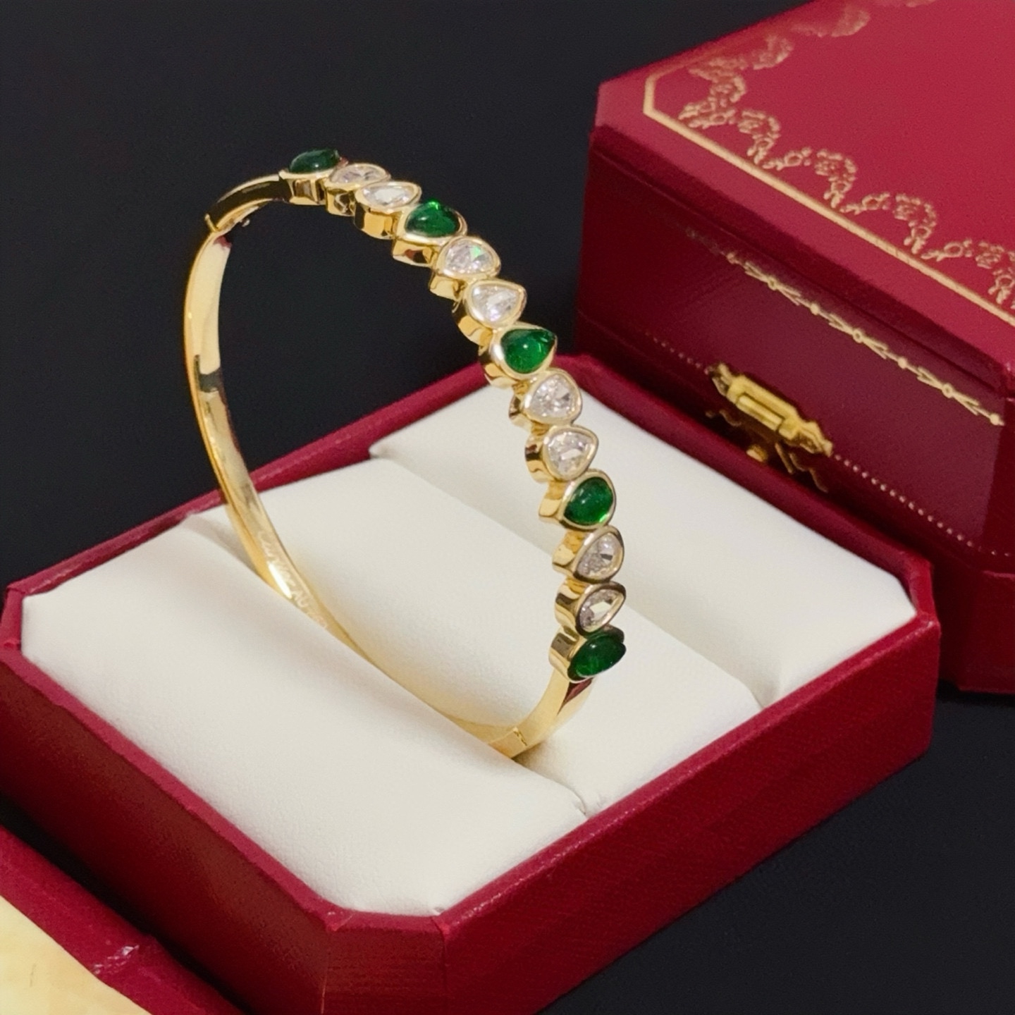 Cartier diamond bracelet - cnluxepick