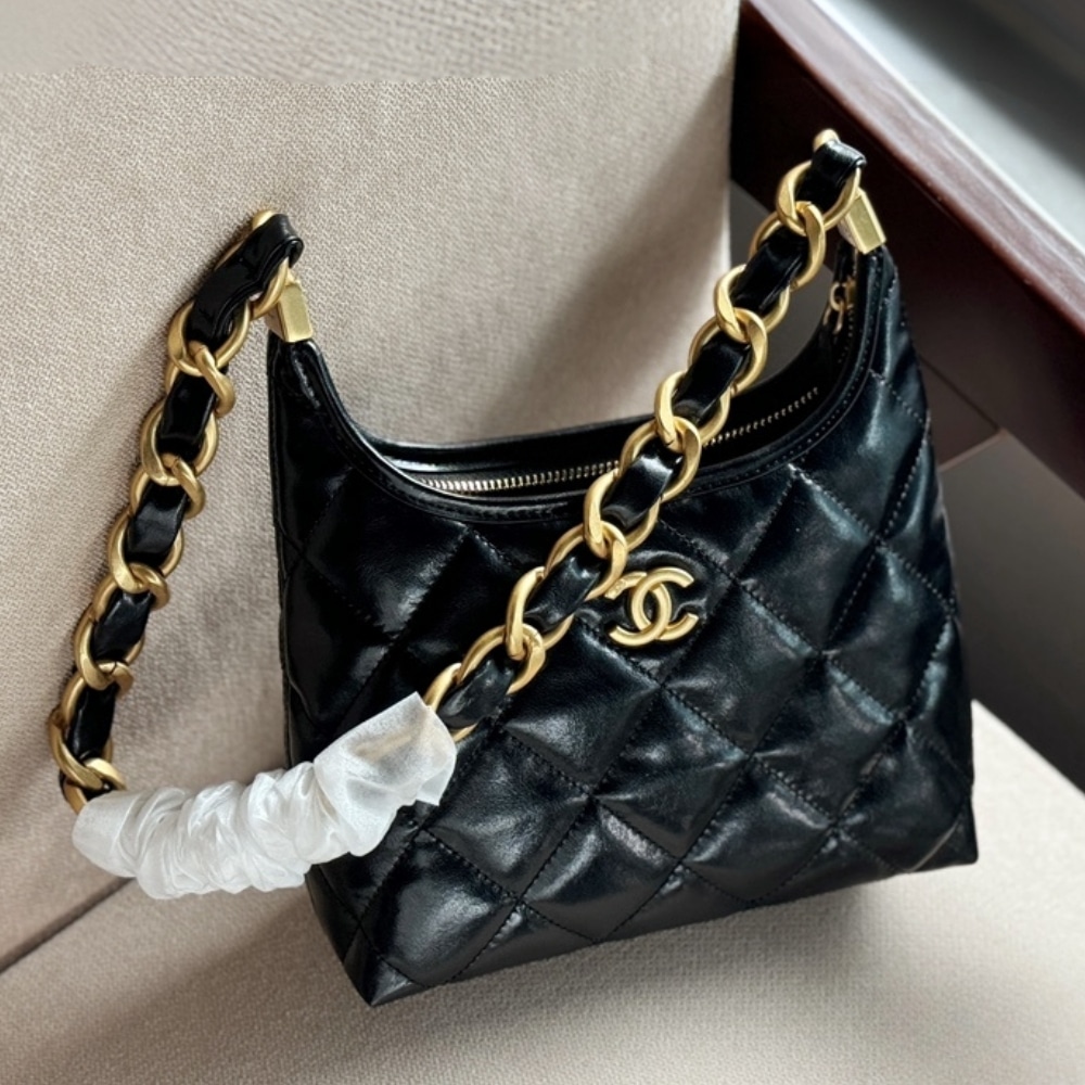 Chanel Gabrielle Bag Black 22Cm/8.7in