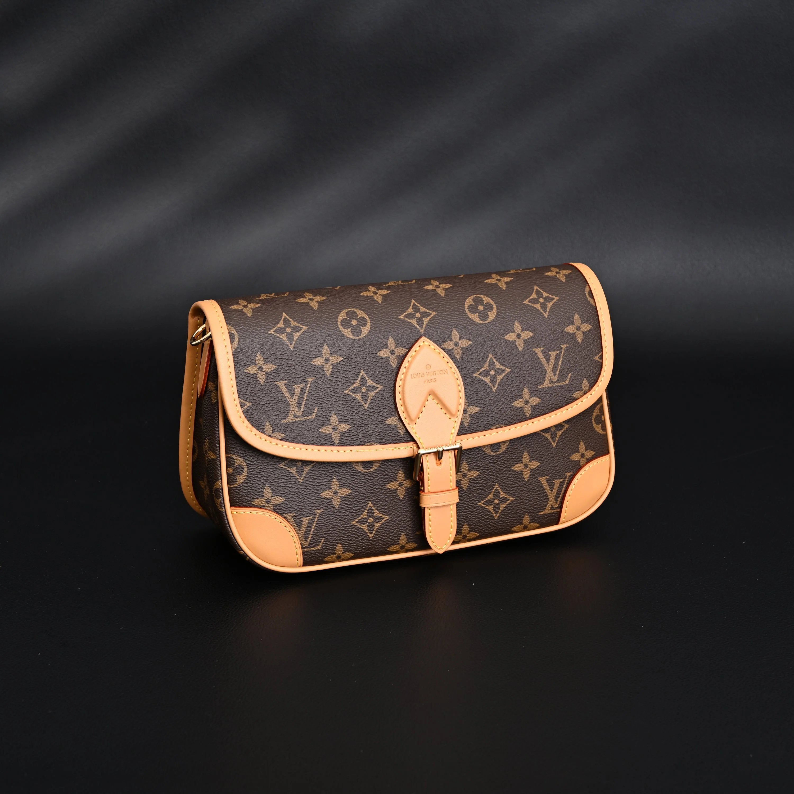 Louis Vuitton Croissant Bag Monogram Canvas