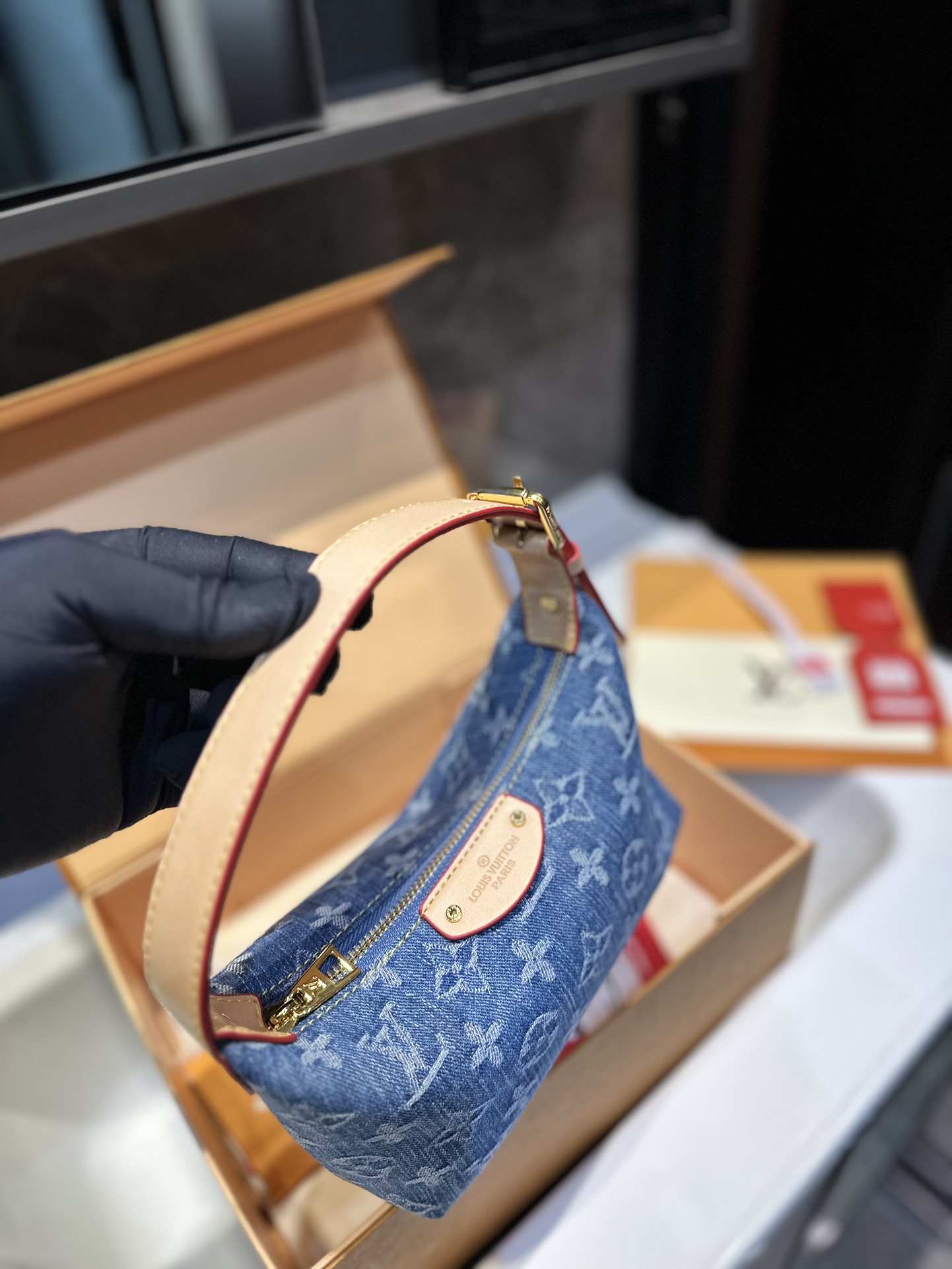 Louis Vuitton Hills Pochette Denim Blue 24Cm M82949