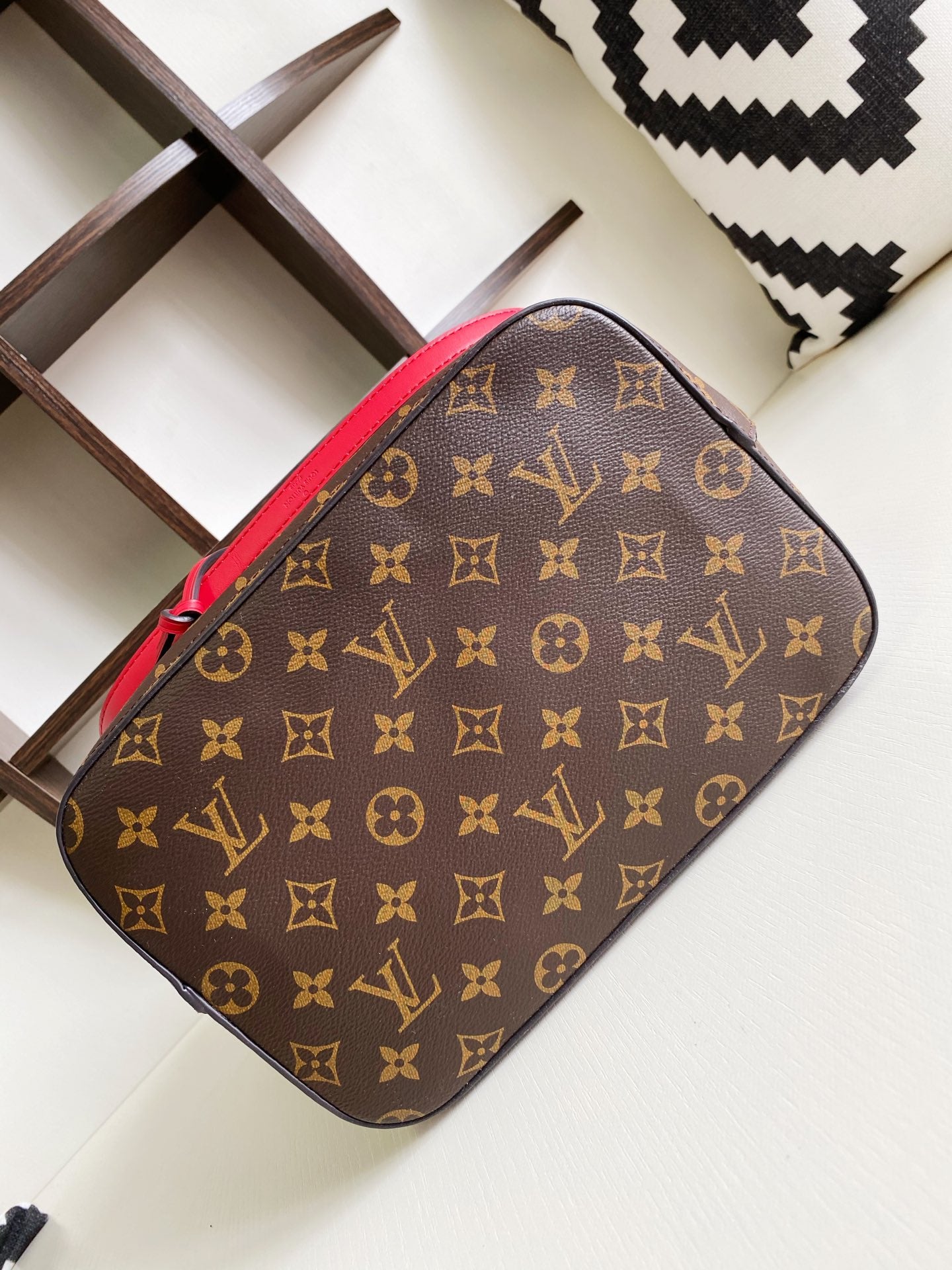 Louis Vuitton Neonoe Red