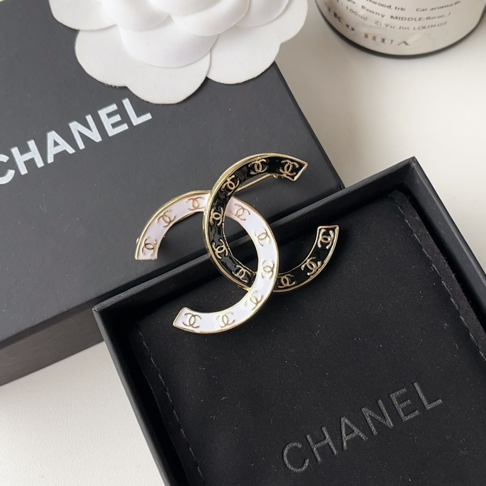 Chanel Cc Brooch Black And White