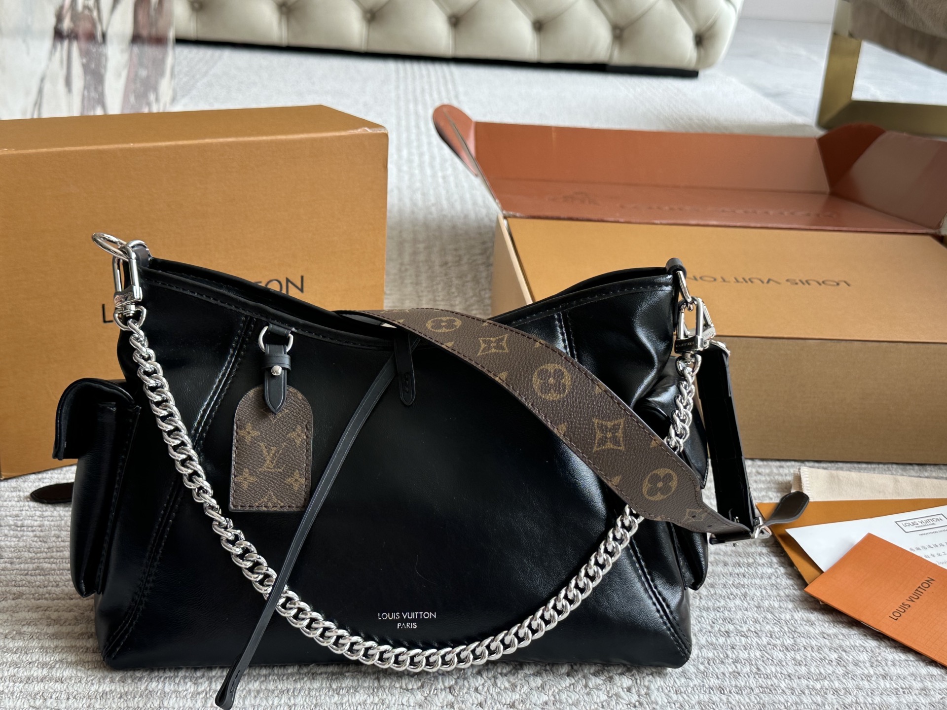 LV CARRYALLDARK Medium Handbag - cnluxepick