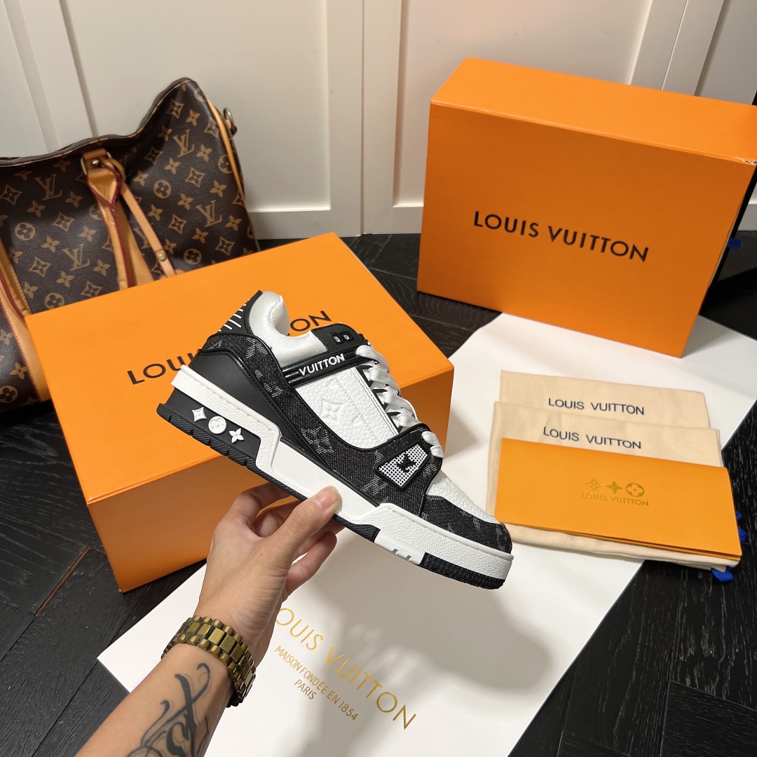 Louis Vuitton Trainer Sneakers Black And White 1A9Jgb