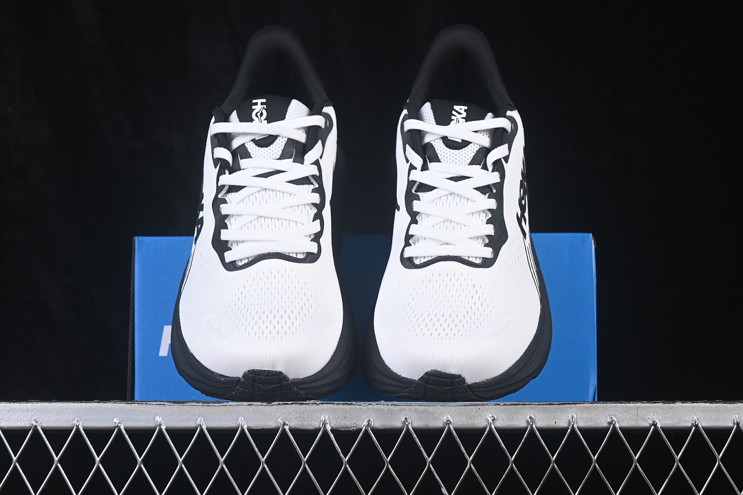 HOKA One One Clifton 11 Running Shoes