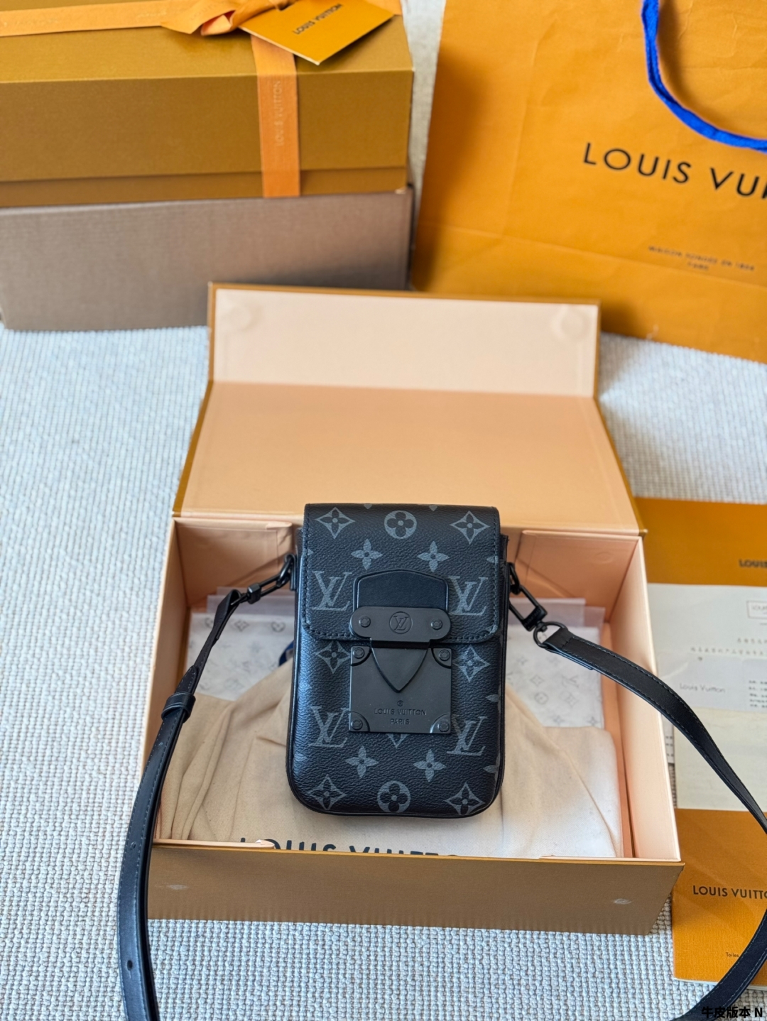 LV s-lock mobile phone bag - cnluxepick