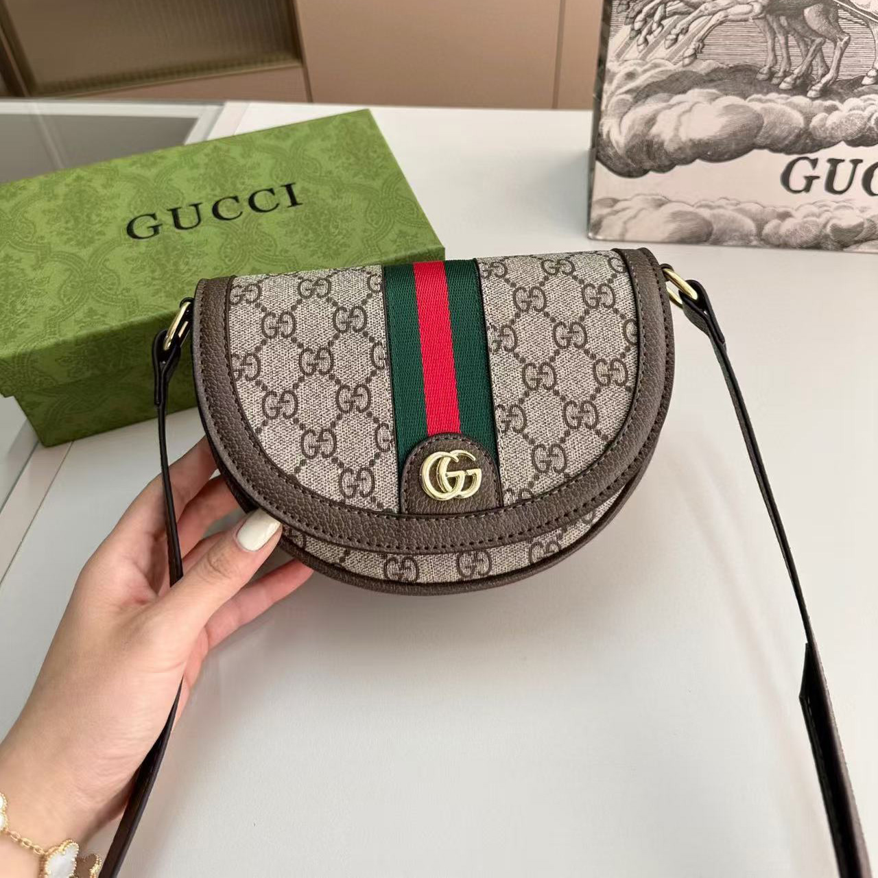 Gucci shoulder bag - cnluxepick