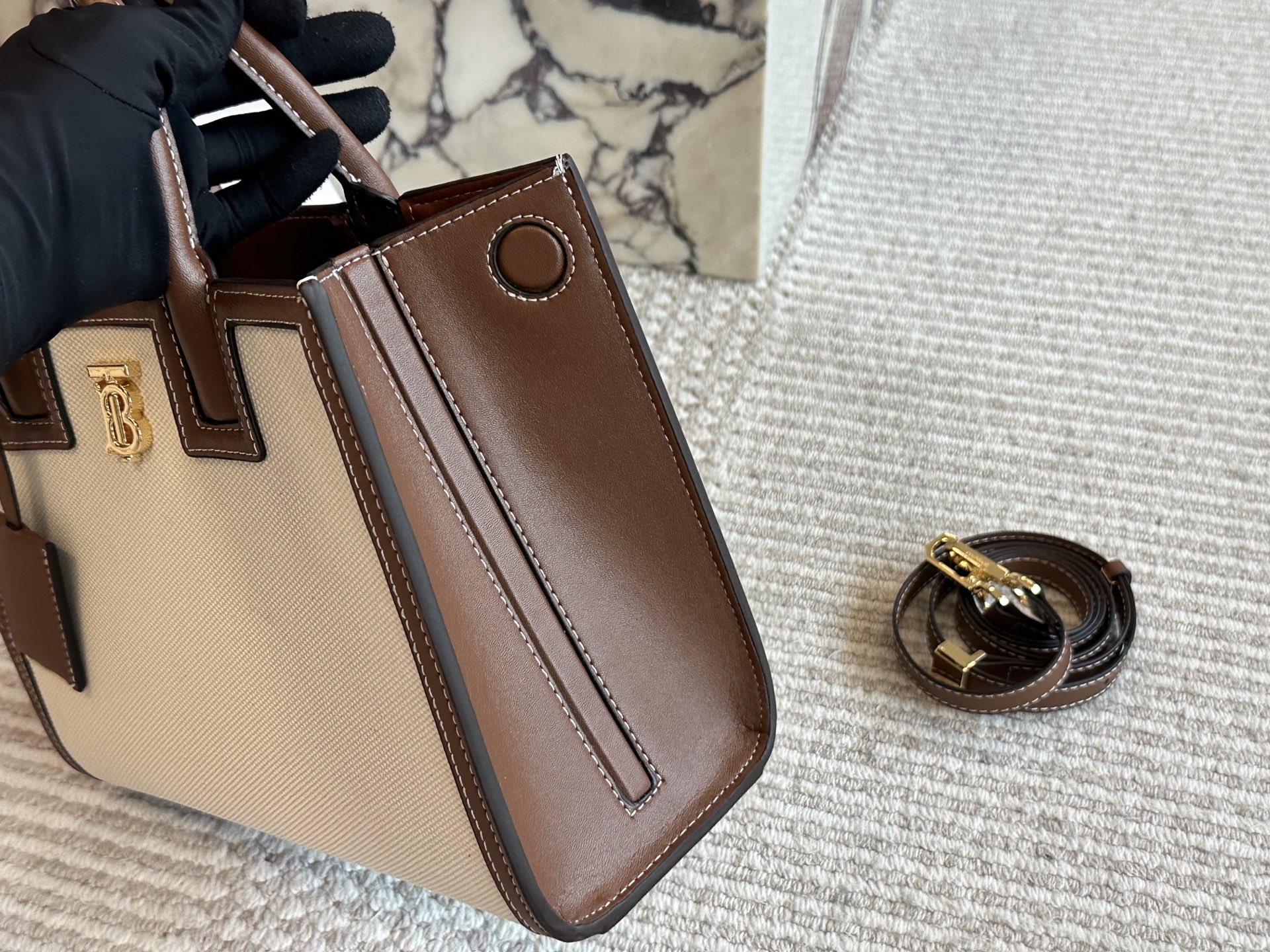 Burberry's stylish and stylish handbag - cnluxepick