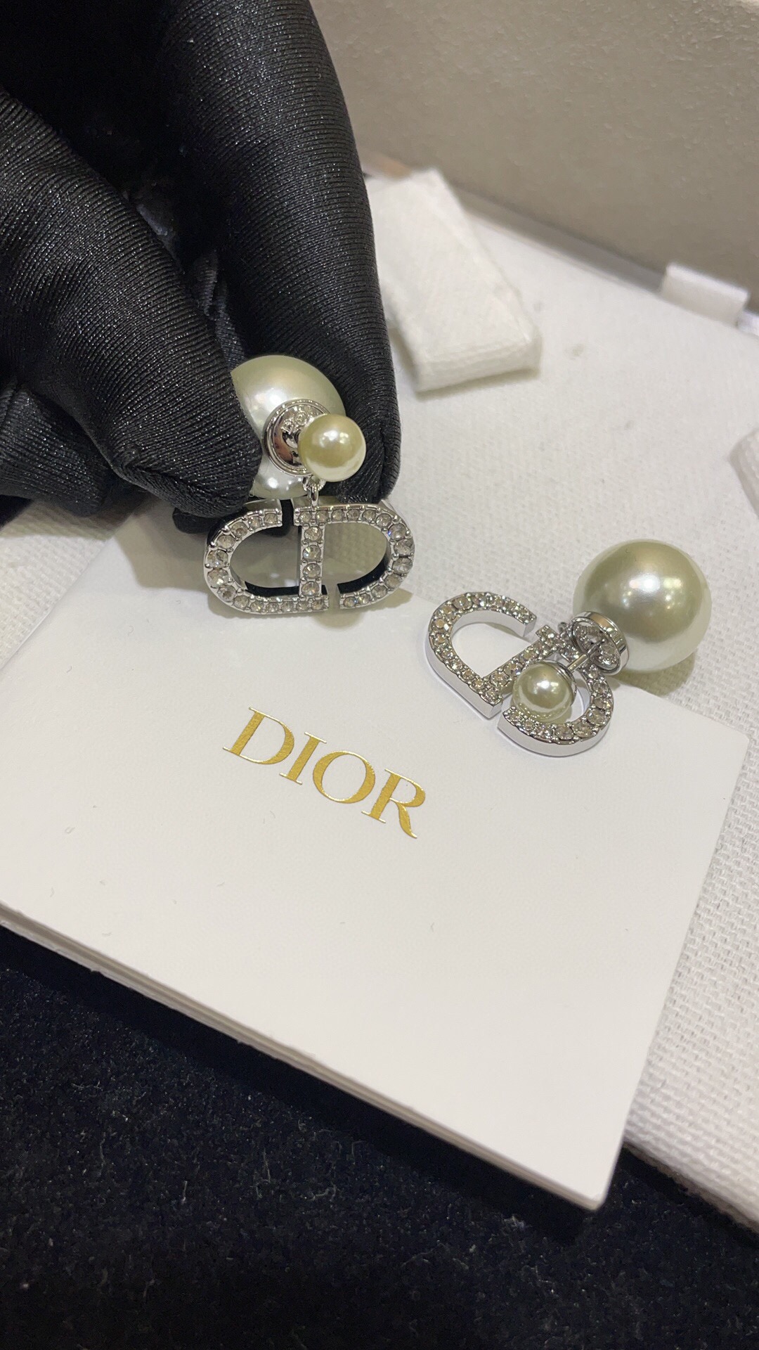 Dior Pearl and Silver Diamond Letter Earrings - cnluxepick
