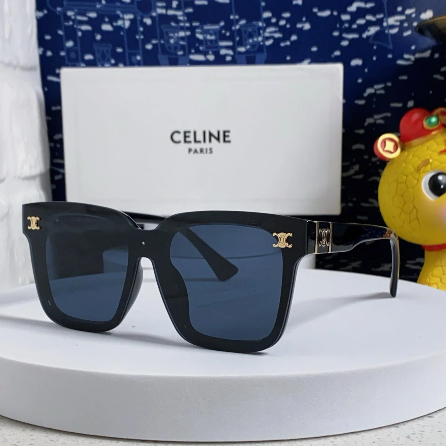 Celine Square Large Frame Arc de Triomphe Sunglasses - cnluxepick