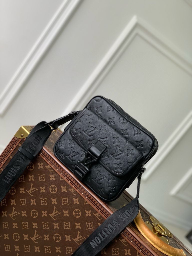 Louis Vuiiton Getaway Messenger Monogram Shadow Bag Black 20Cm