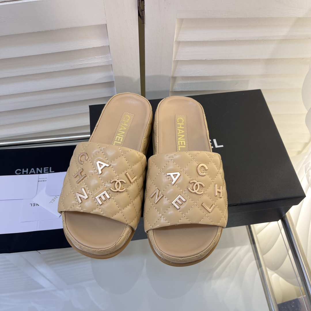 Chanel flat flip flops - cnluxepick
