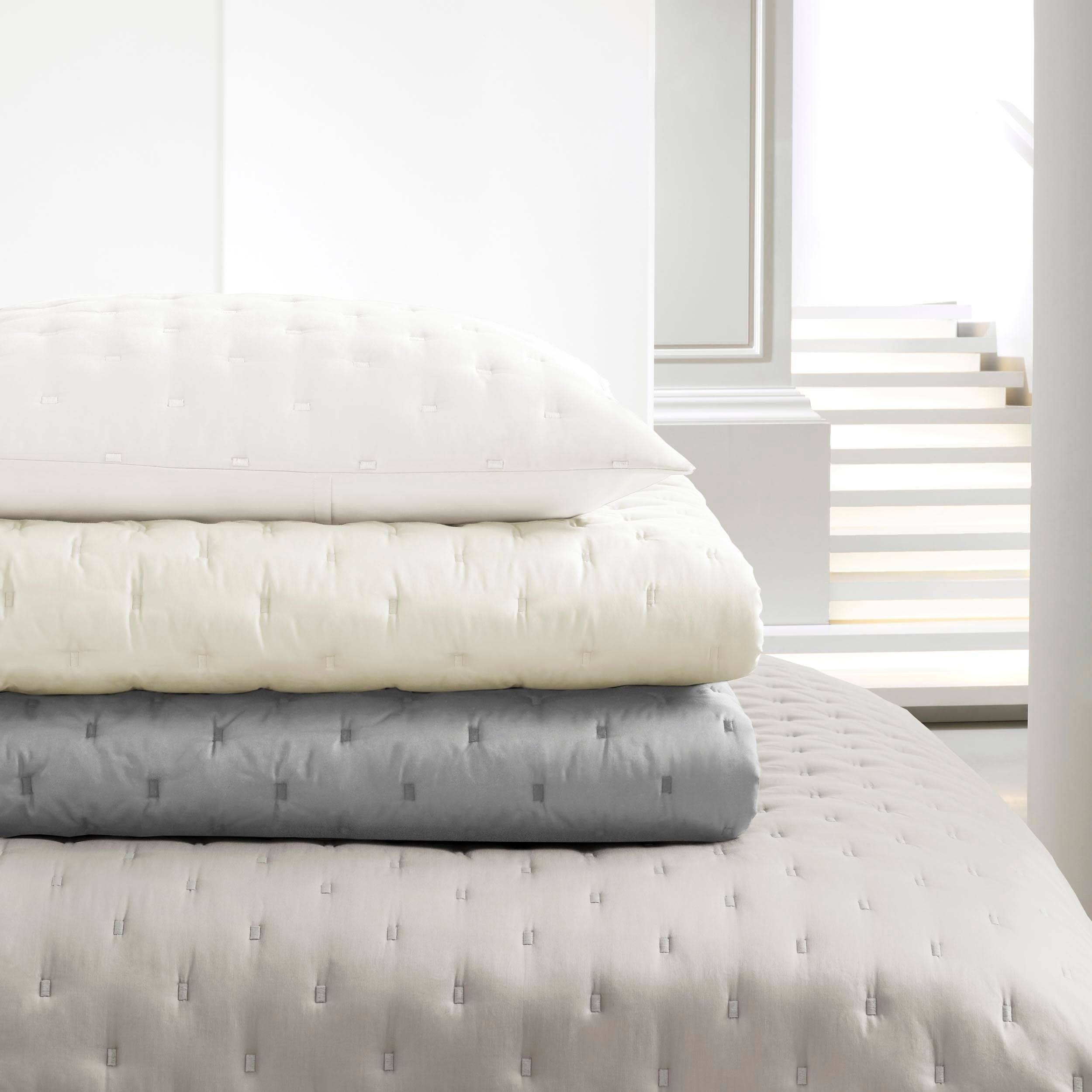 Vera Wang Luster Standard Sham - Dusk