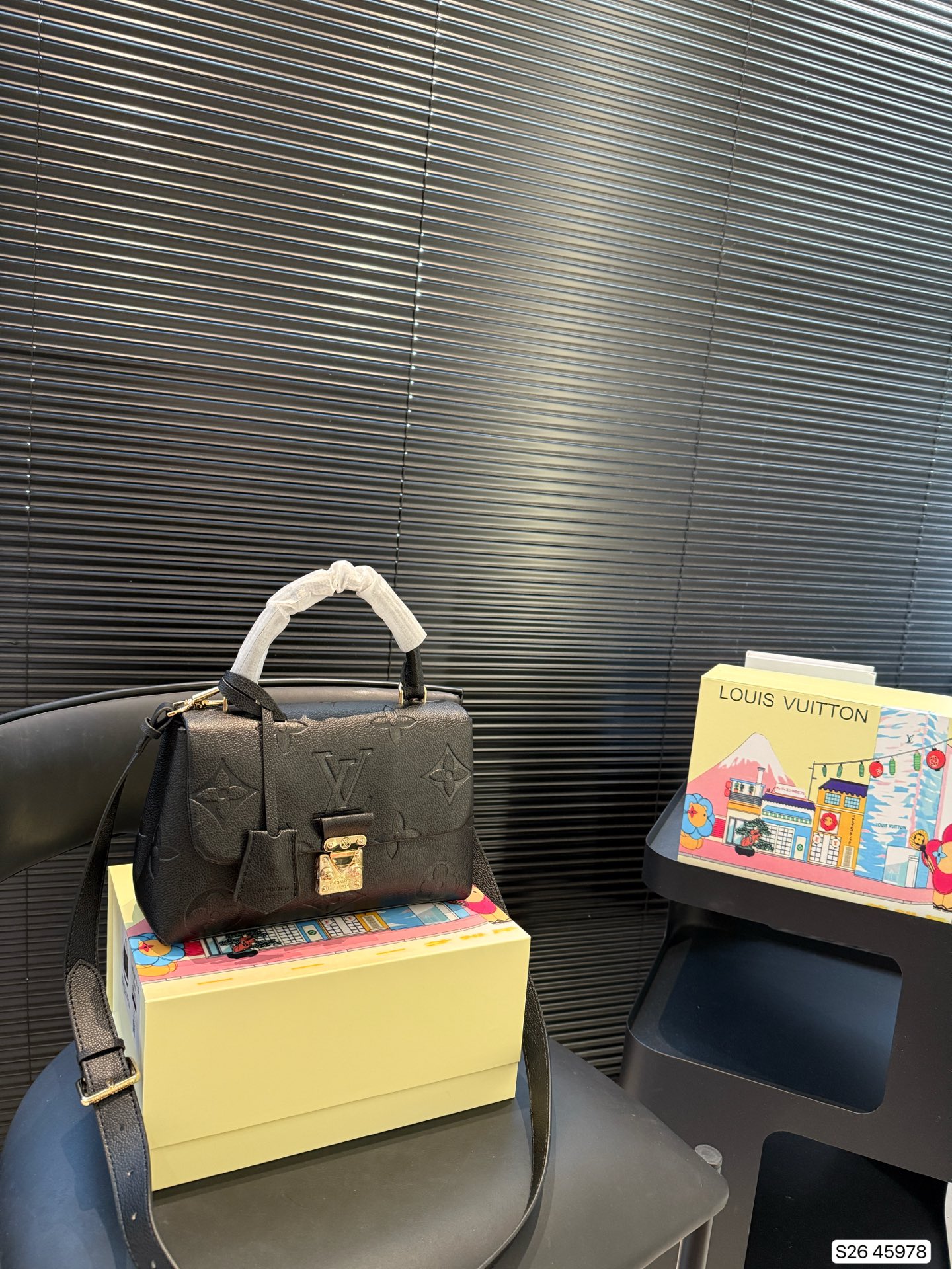 LV new messenger bag - cnluxepick