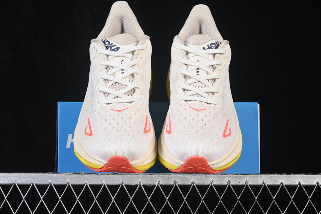 HOKA One One Clifton 9
