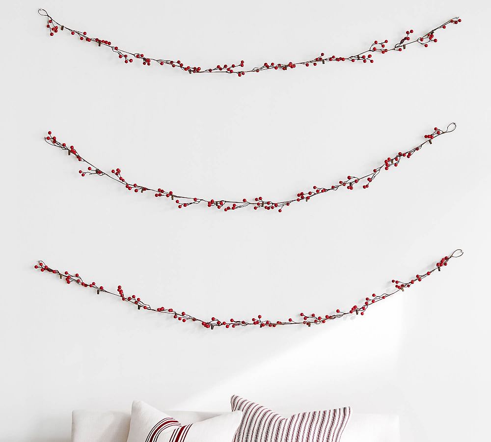Berry Garland Christmas Card Holder  sgtnighsdesigns