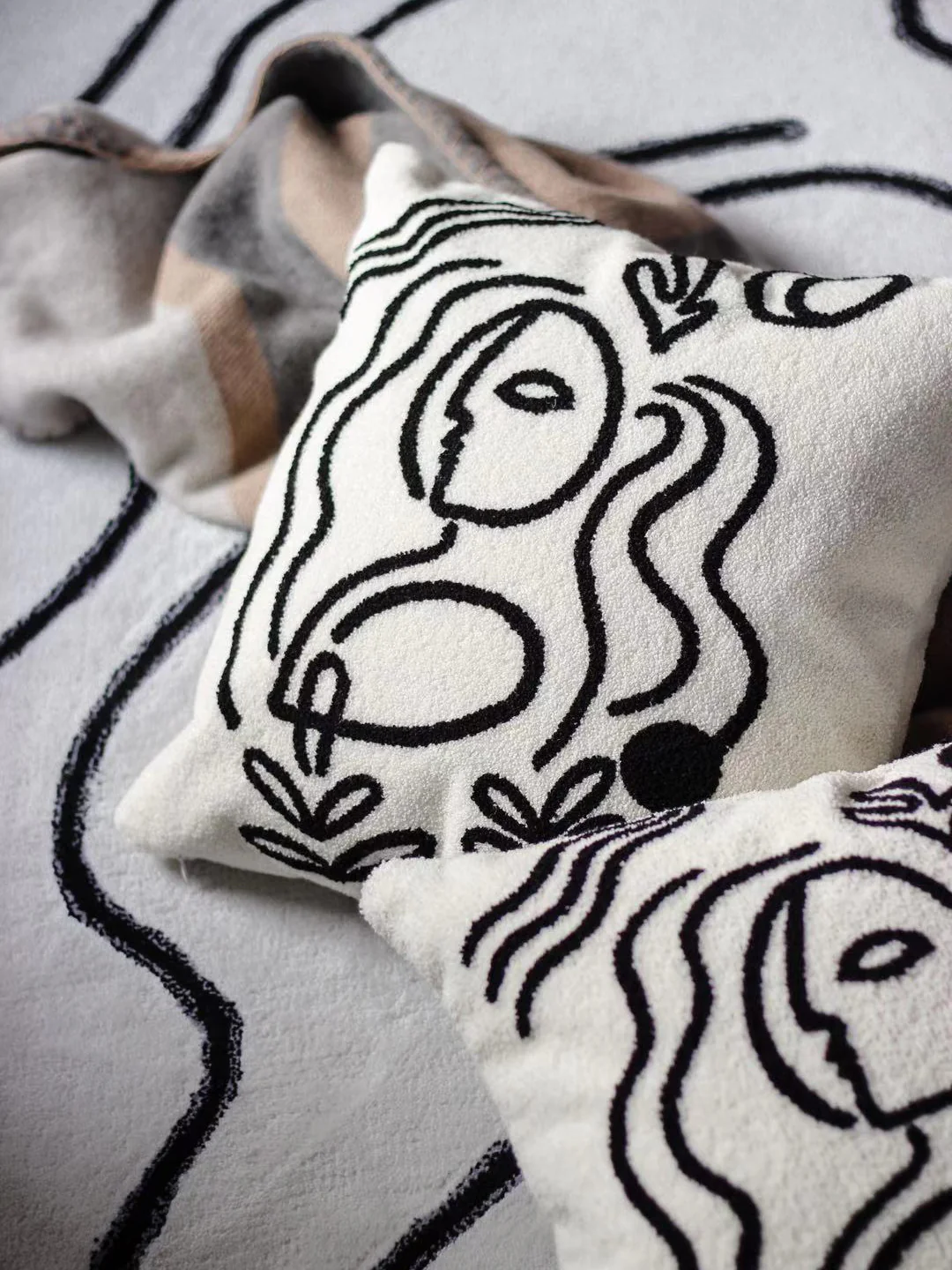 BD018 - Picasso Designer Series Sofa Cushion: Abstract Minimalist Style
